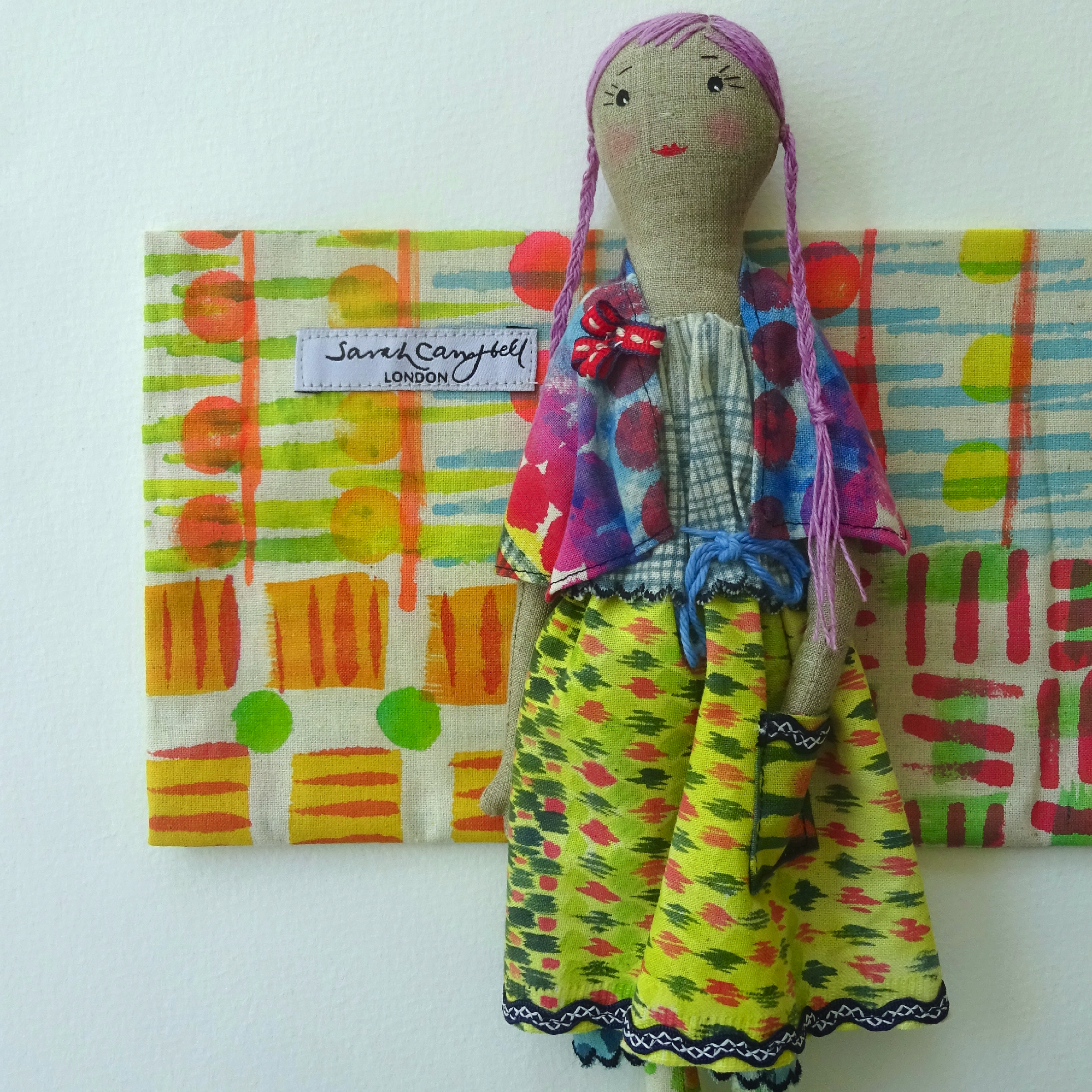 Bonny, front with bag.png