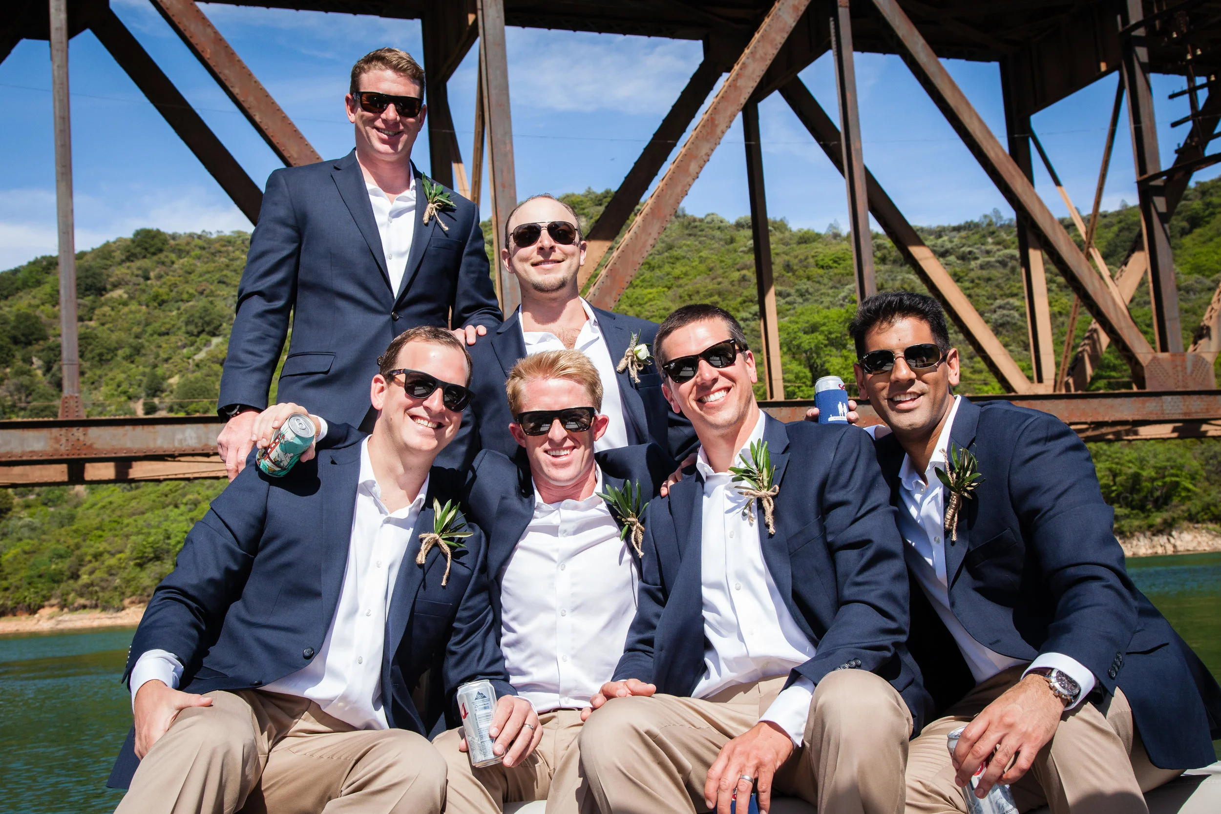 Picture in front of the bridge? Why not!