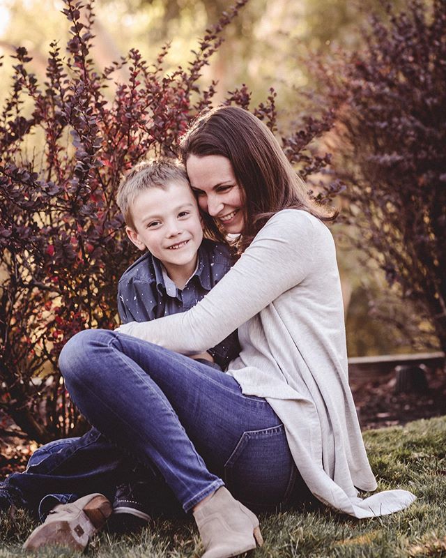 My beautiful sister and adorable nephew! Sometimes falling over can provide some great photos! 🤣🥰 #carraonealphotography #jackson_lee #familytime #candid