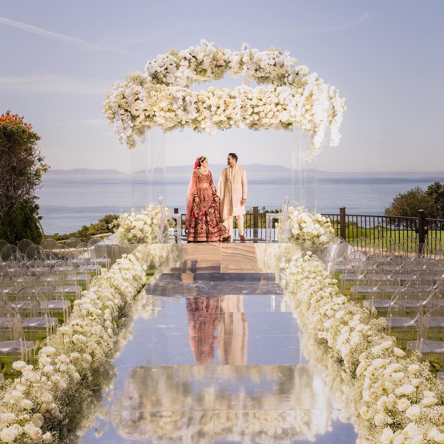 Simply stunning! 🪩 @instarjani 

Planner: @nikaeventsbymonika 
Florals/decor: @threepetalsdesign @threepetals_casey 
Photo: @linandjirsa 
Video: @balerinafilms 
Sound: @3dsounds 

#weddinginspiration #socalbride #socalweddings #socalwedding #socalwe