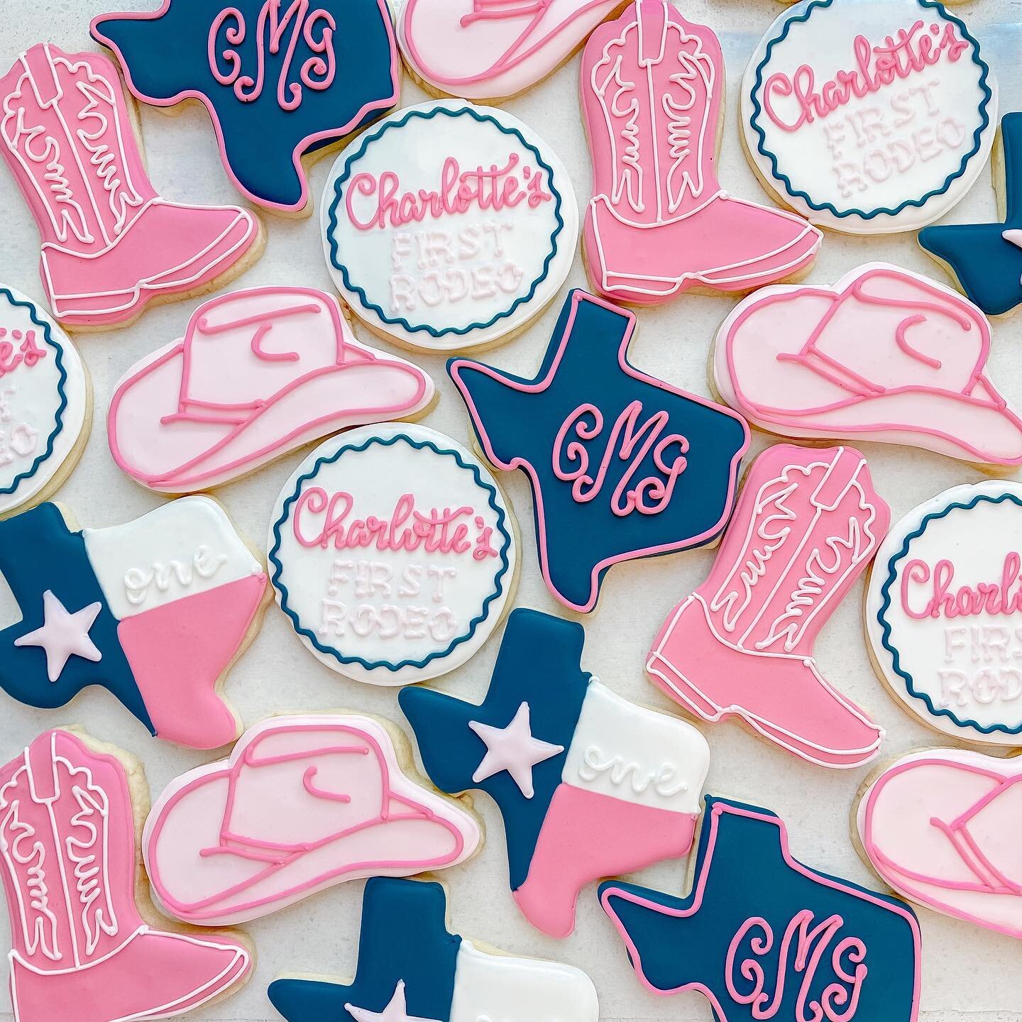 Giddy up, it&rsquo;s Charlotte&rsquo;s first rodeo! 🐴🤠💗 #sugarbabycookies #houstoncookies #firstrodeocookies #firstbirthdaycookies #rodeocookies #customcookies