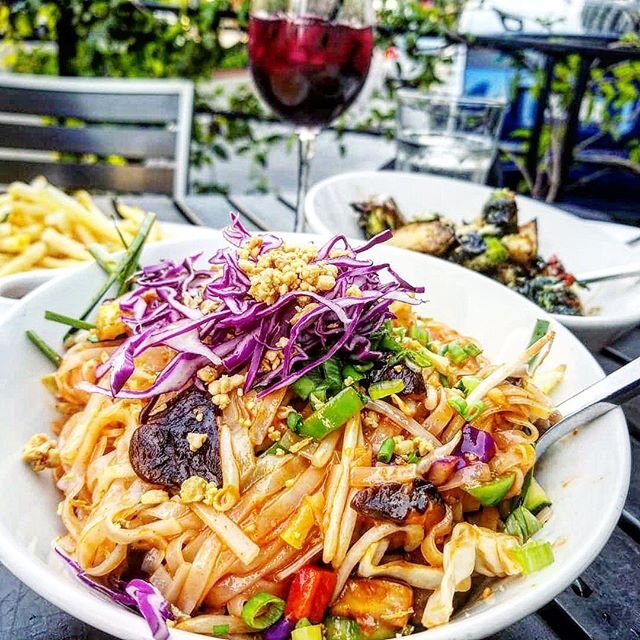 This weather calls for dining al fresco ☀️ Join us on our patio - no reservations needed!
For details, visit www.StraitsRestaurants.com {link in bio}