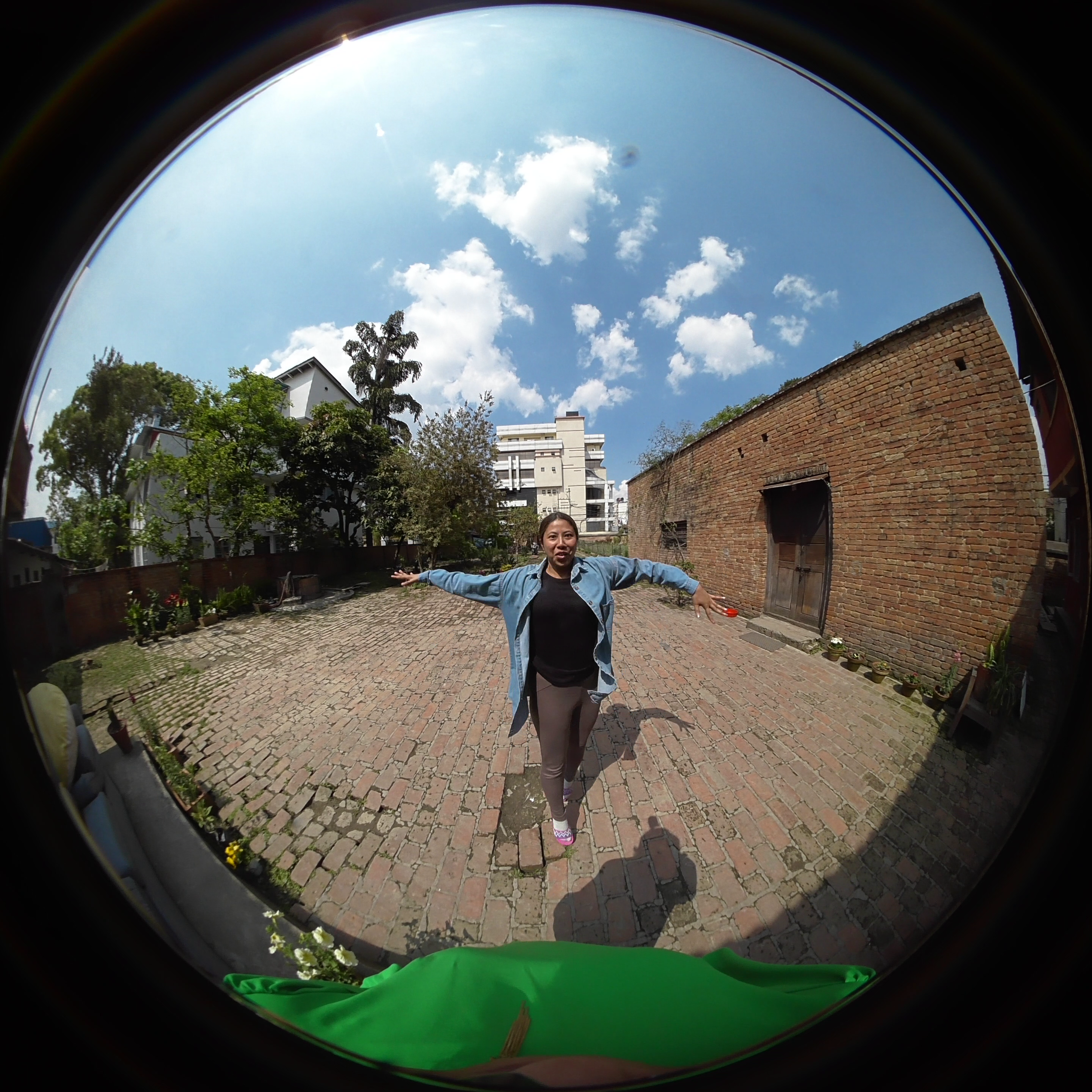 vlcsnap-2019-04-17-22h17m40s016.png
