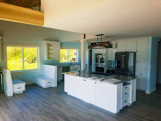 We've had a busy season so far! Check out the fine interior finishes in this home. Big thanks to the RPG crew! .
.
.
#rogerspaintgroup #residentialpainting #homeimprovement #porttownsend