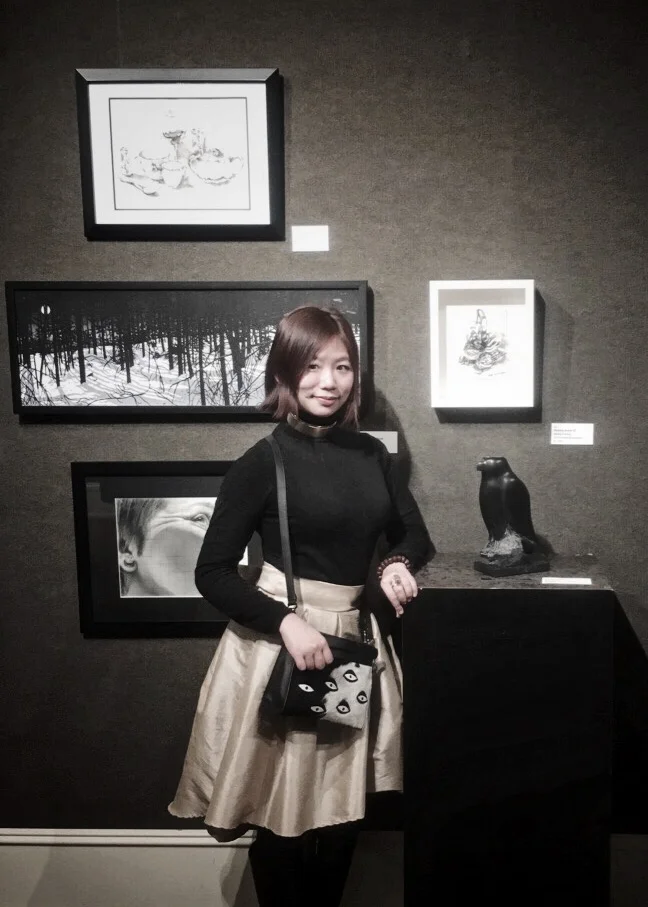Artists are shy creatures rarely sighted unless backed to a corner. This picture was taken because I really want to show off this Min & Mon crossbody designed by my bestie Andrés Quintero! 