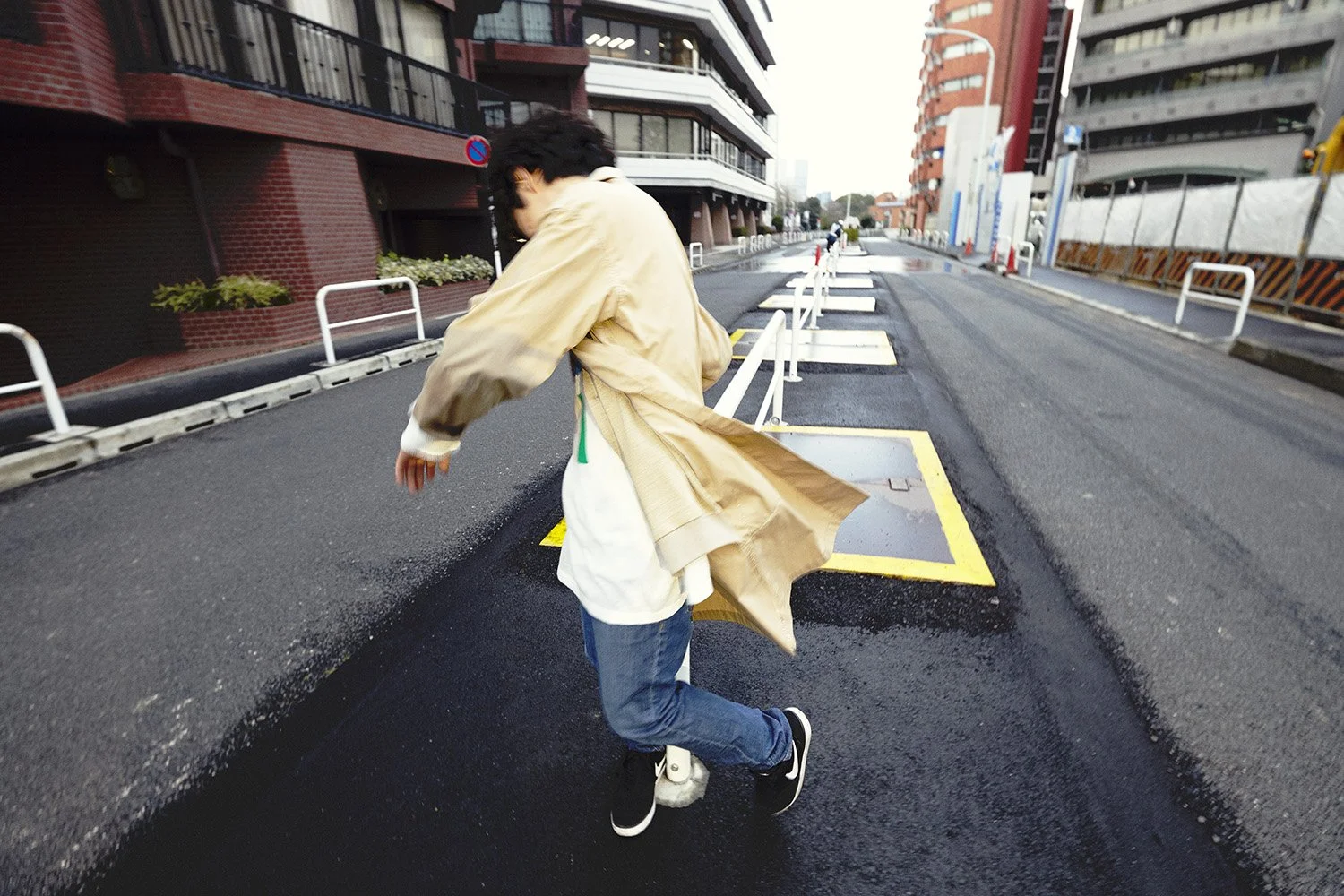 cut01_192_COMP のコピー.jpg