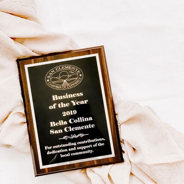 AND THE WINNER OF THE 2019 BUSINESS OF THE YEAR AWARD GOES TO... 𝔹𝔼𝕃𝕃𝔸 ℂ𝕆𝕃𝕃𝕀ℕ𝔸 𝕊𝔸ℕ ℂ𝕃𝔼𝕄𝔼ℕ𝕋𝔼! ✨
.
Last week, our owner was presented this award and we are truly so honored and touched by the kind words. We are so grateful to be a par