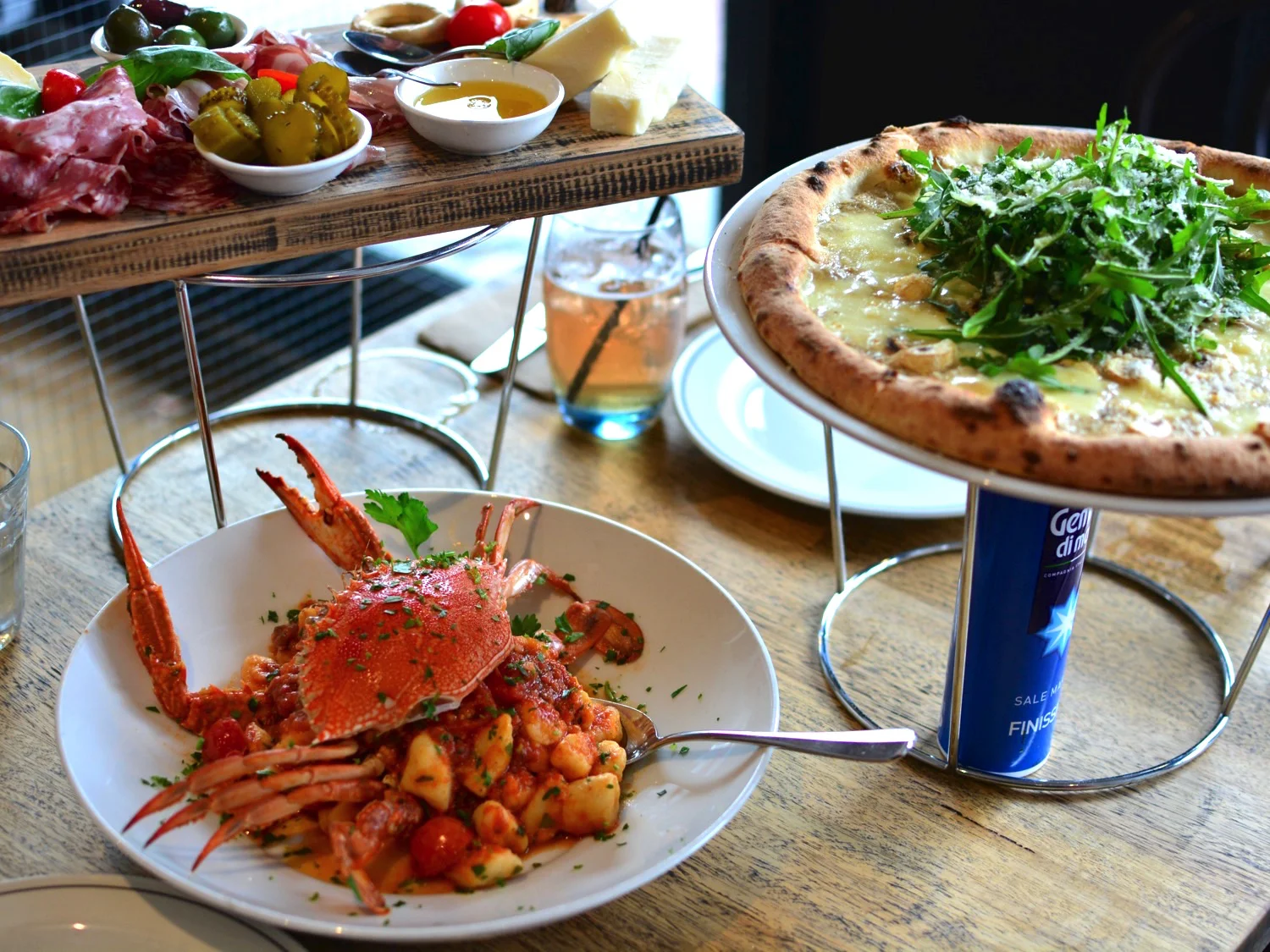 EAT: +39 PIZZERIA, TOORAK