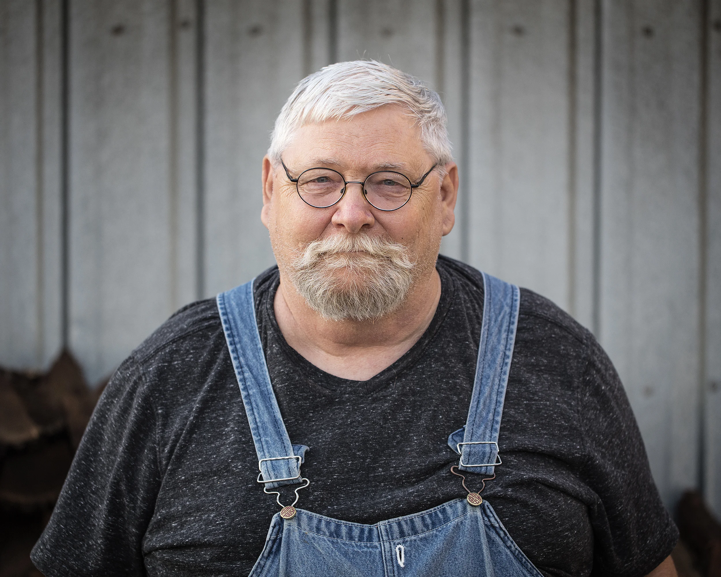 Portrait-Roy copy.jpg