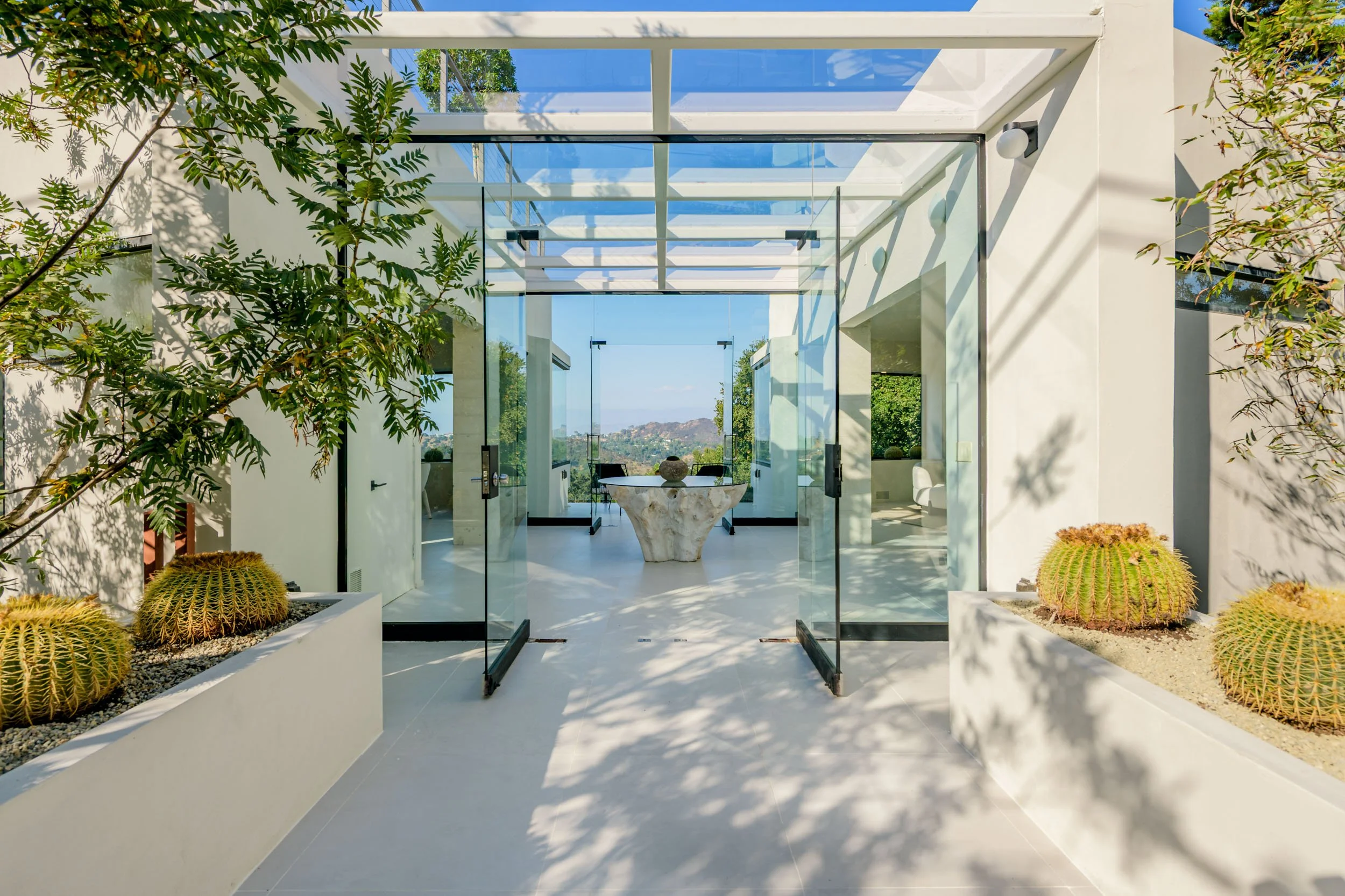8896 Lookout Mountain Ave-3.jpg