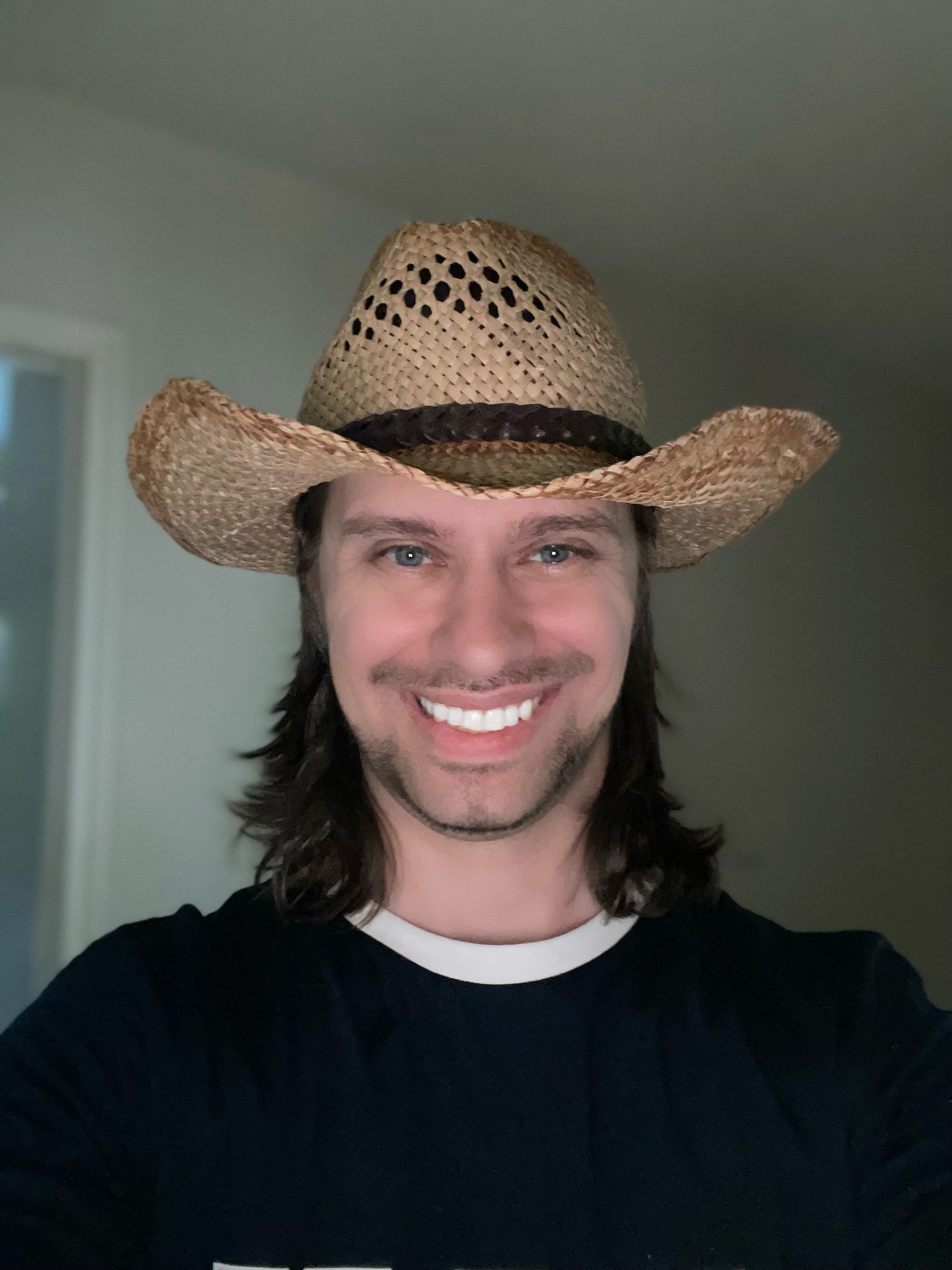 Facetune_03-07-2023-19-23-18.jpeg