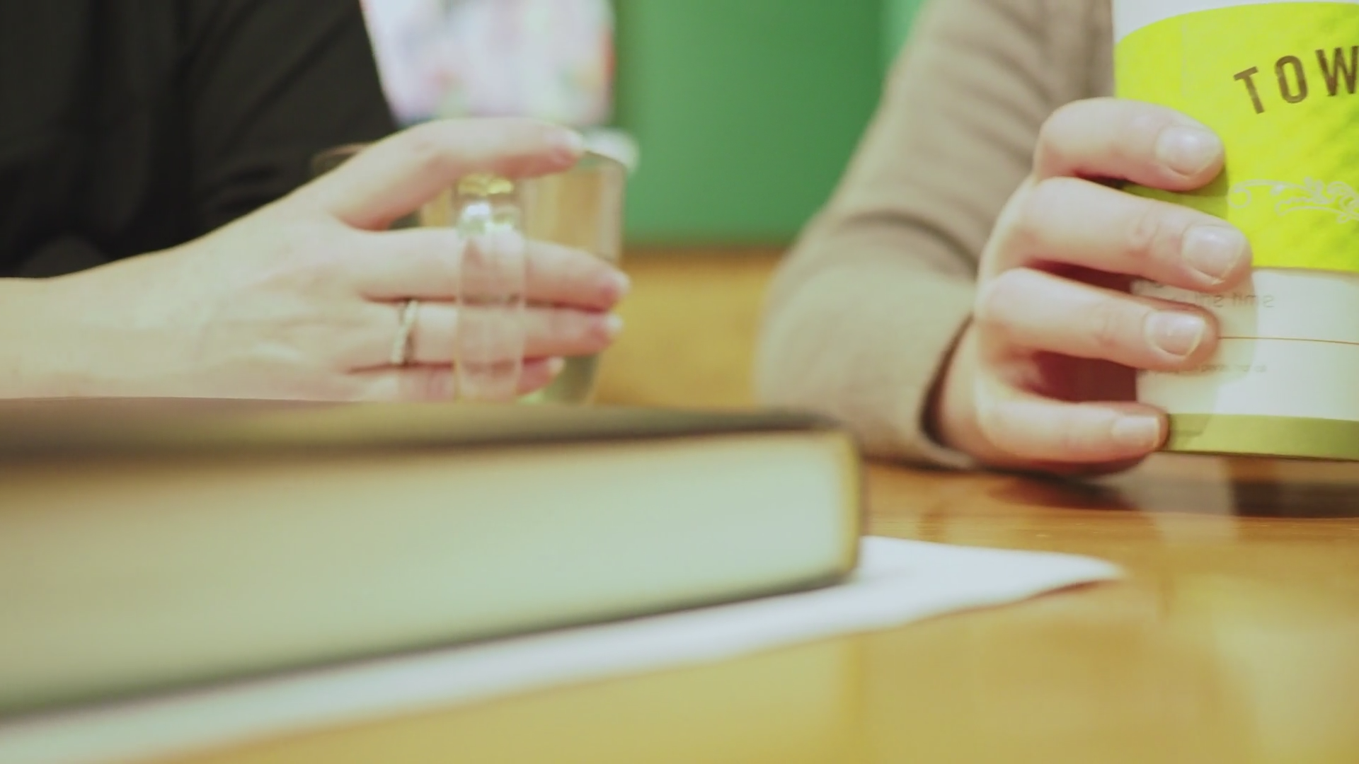 hands2.png