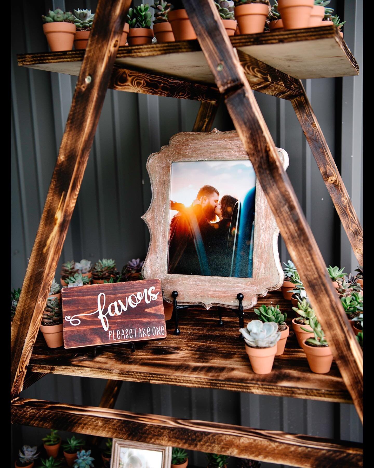 I think my favorite part of my brother/sister in laws wedding was being able to step outside my normal picture taking box and make them some detail pieces for their special day. Here are two of my favorites ❤️ a homemade ladder, repurposed thrift sto