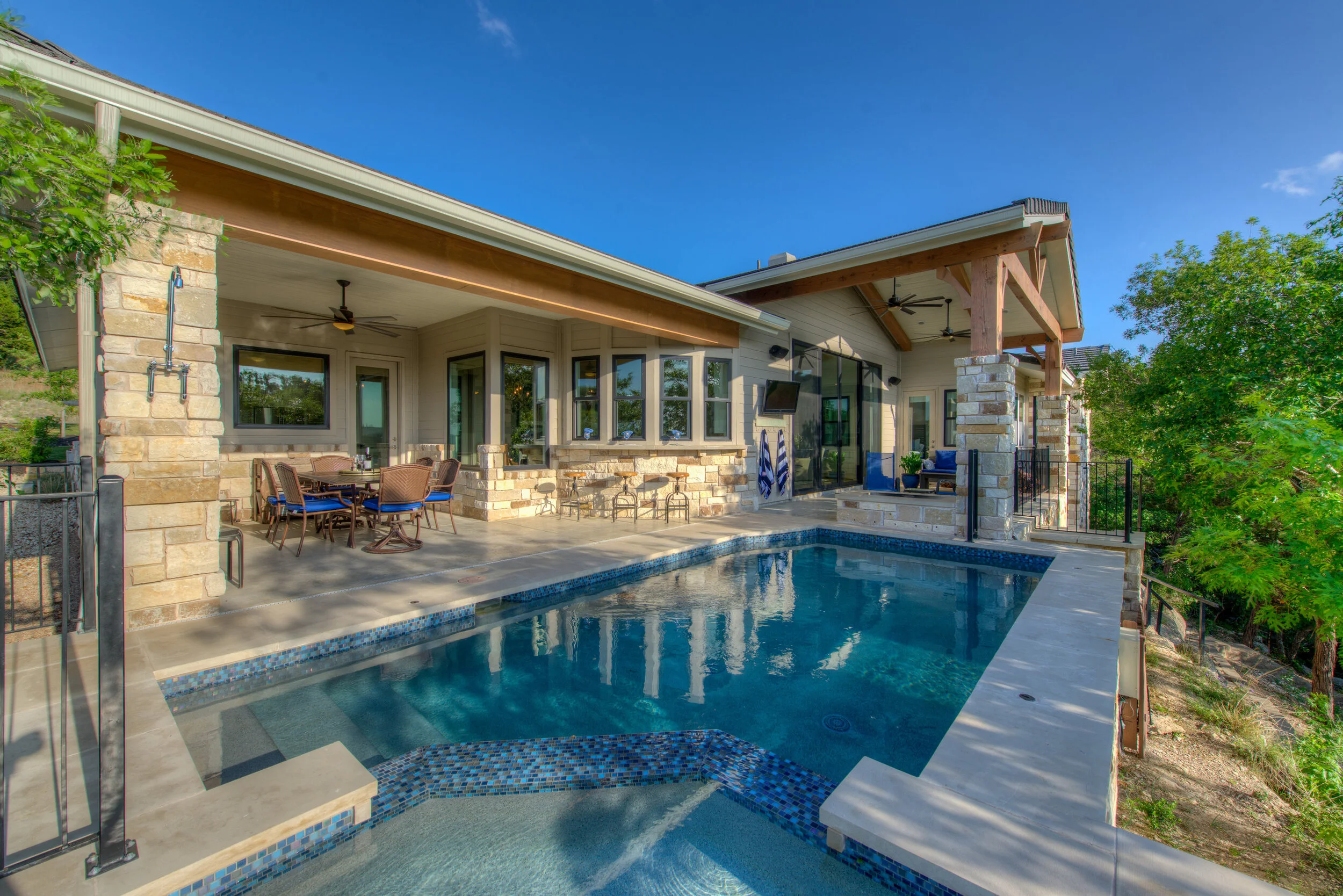 VIEW.FROM.SPA.TO.HOUSE.jpg