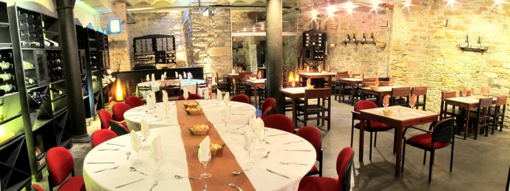 LA CORTE Sarandi 586, Ciudad Vieja Montevideo, Uruguay. Telefono: +598 2916 3884 http://lacorte.com.uy/ lacorte@lacorte.com.uy