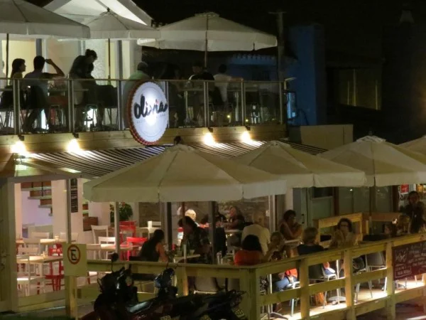 OLIVIA RESTO Calle 21 entre Gorlero y Rambla Portuaria, Punta del Este, Uruguay. Telefono: +598 4244 5121 www.facebook.com/Olivia-Resto-115035675333932/info/ oliviapunta@gmail.com