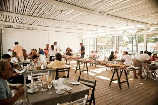 LA LINDA De Julio y Montevideo 18, Punta del este, Manantiales, Uruguay. Telefono: +598 4277 5224 www.facebook.com/lalinda.uy/ contact@lalindabakery.com