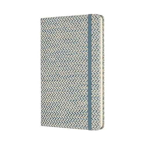 CARNET MOLESKINE, COLLECTION “TEXTILES”, TISSU JACQUARD BLEU CIEL : 20 000 F CFA Format : 13x21 cm /Pages à rayures Un mélange de teintes, de tissus et de textures, la Collection Blend : là où sensations tactiles et couleurs se rencontrent. Ce carnet Blend est doté d’une couverture en tissu jacquard tactile composée de fils d’un bleu clair vaporeux, ainsi que d'un ruban marque-page bleu coordonné pour rester au bon endroit. Une fermeture à élastique assortie protège vos notes des regards indiscrets. Son tissu texturé éveille les sens, tandis que ses pages vous invitent à y inscrire les idées, les histoires, les listes et les pensées qui vous viendront à l’esprit au travail, chez vous et partout ailleurs.