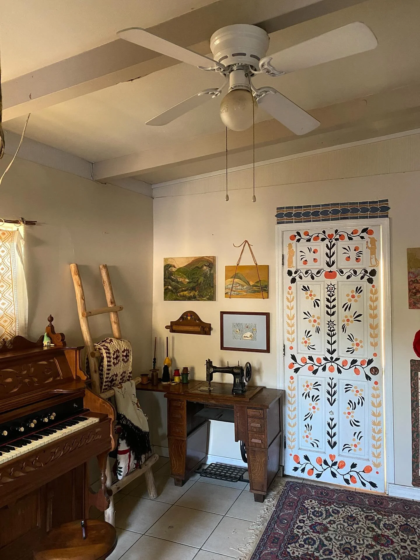 A few moments from this past week.  There is so much going on lately that weekly snapshots may be the theme of my posts from here on out for a little while.  Yahooo hi eclipse season 🫠❤️

1. A little peek of my studio this week for the visit from th