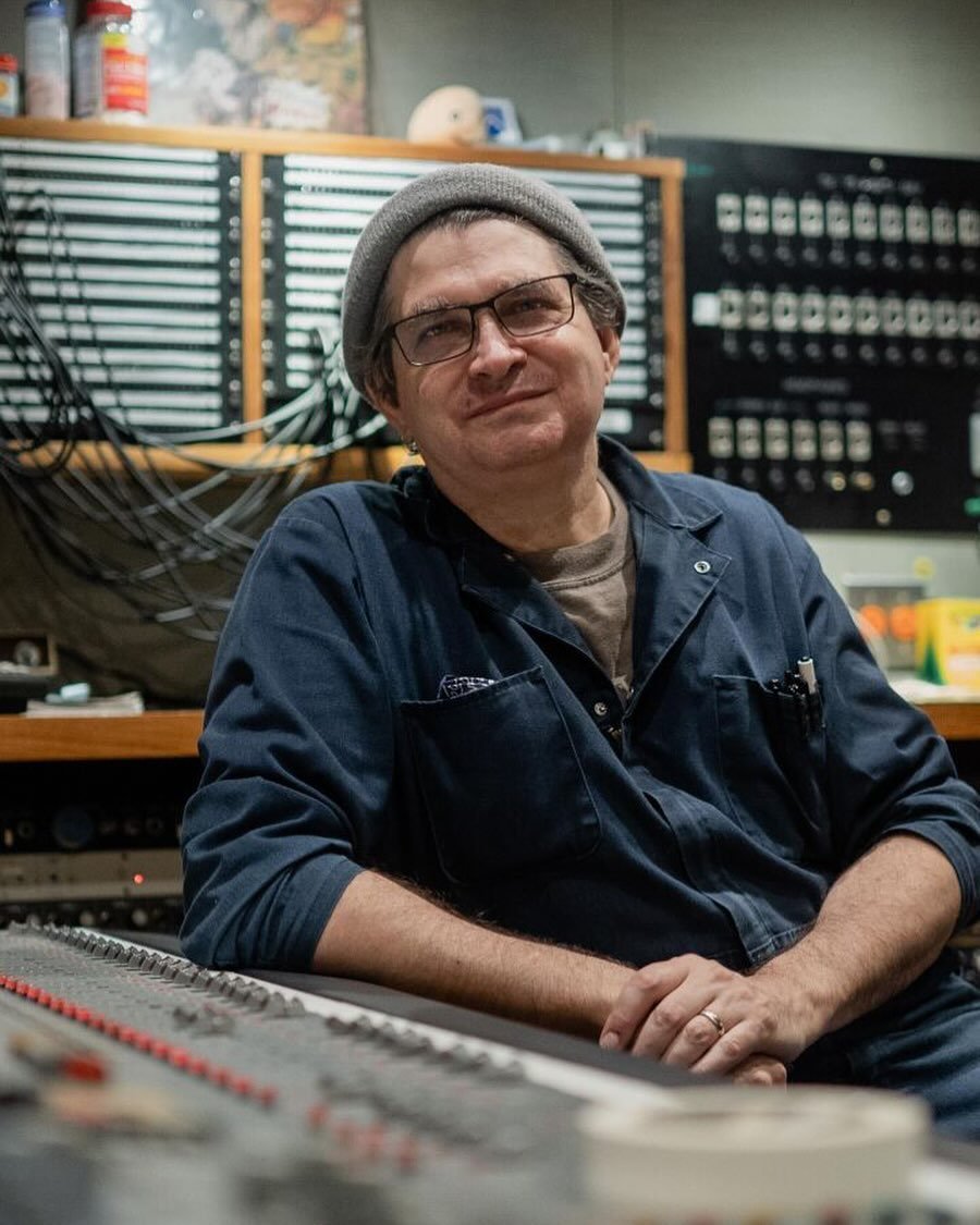 RIP to Steve Albini. Legendary engineer and owner of the iconic @electricalaudio. He helped shape the sound of so many important records that I love.

He had an earned reputation for being rather salty at times but&hellip;.

When I first went to IU f