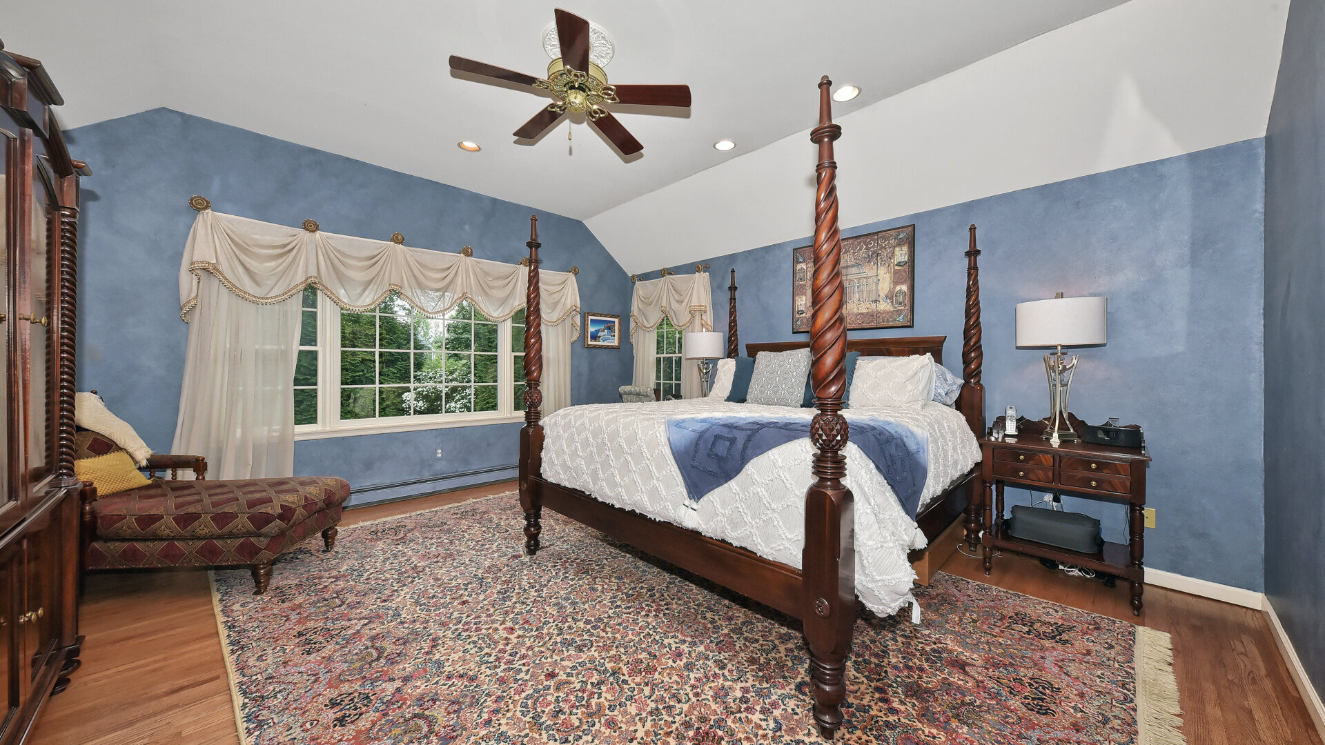 18 Master-Bedroom.jpg