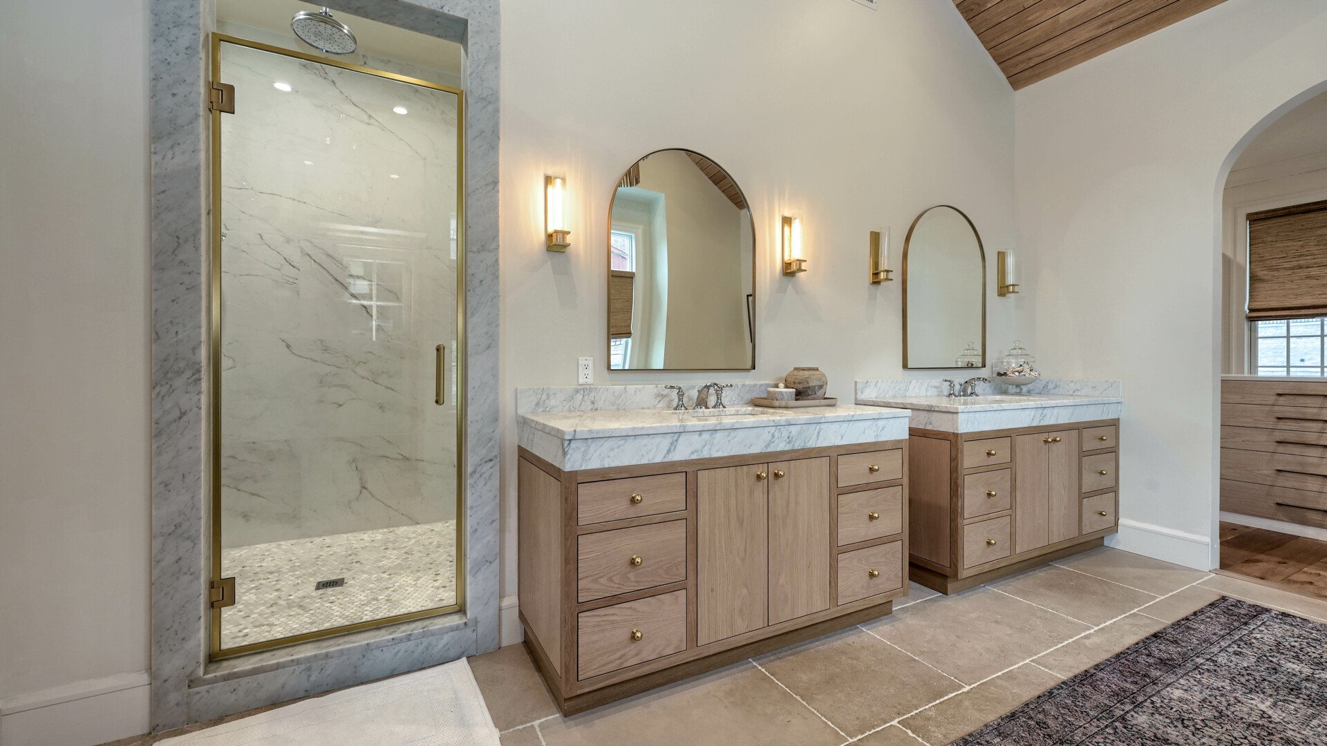 18 master bath.jpg