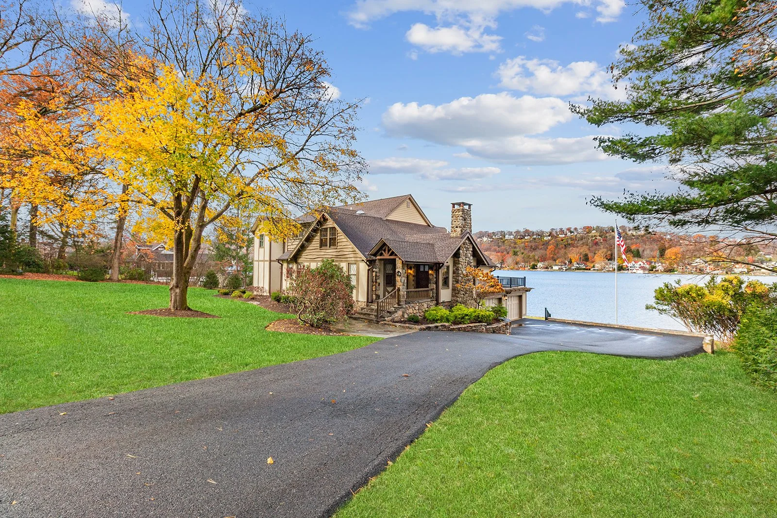 50 Maple Parkway, Sparta