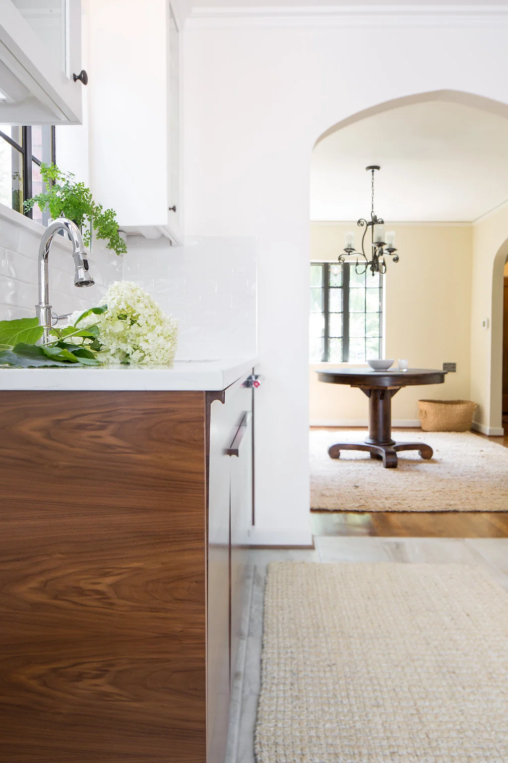 DistinctiveKitchens-overcounter-.jpg