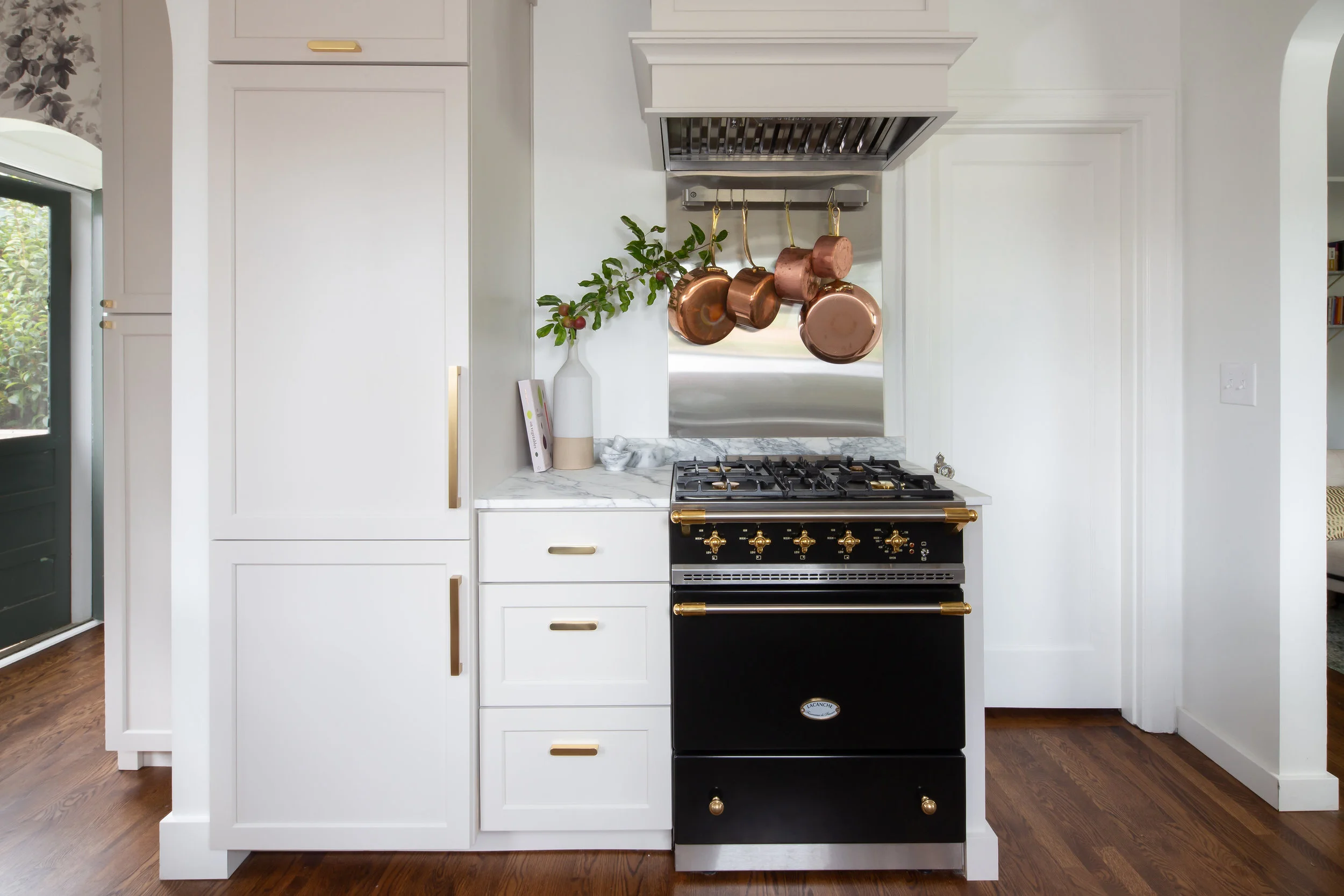 DistinctiveKitchensCollinsKitchenLacancherangeBuiltinfridgecopper pots.jpg
