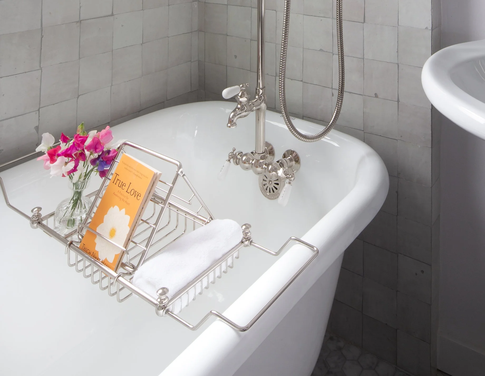 DistinctiveKitchensbathroomClezelligetilearchway.jpg