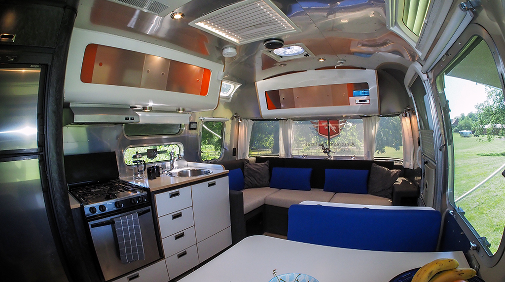 Airstream Facilities AF7 front to rear interior2.jpg