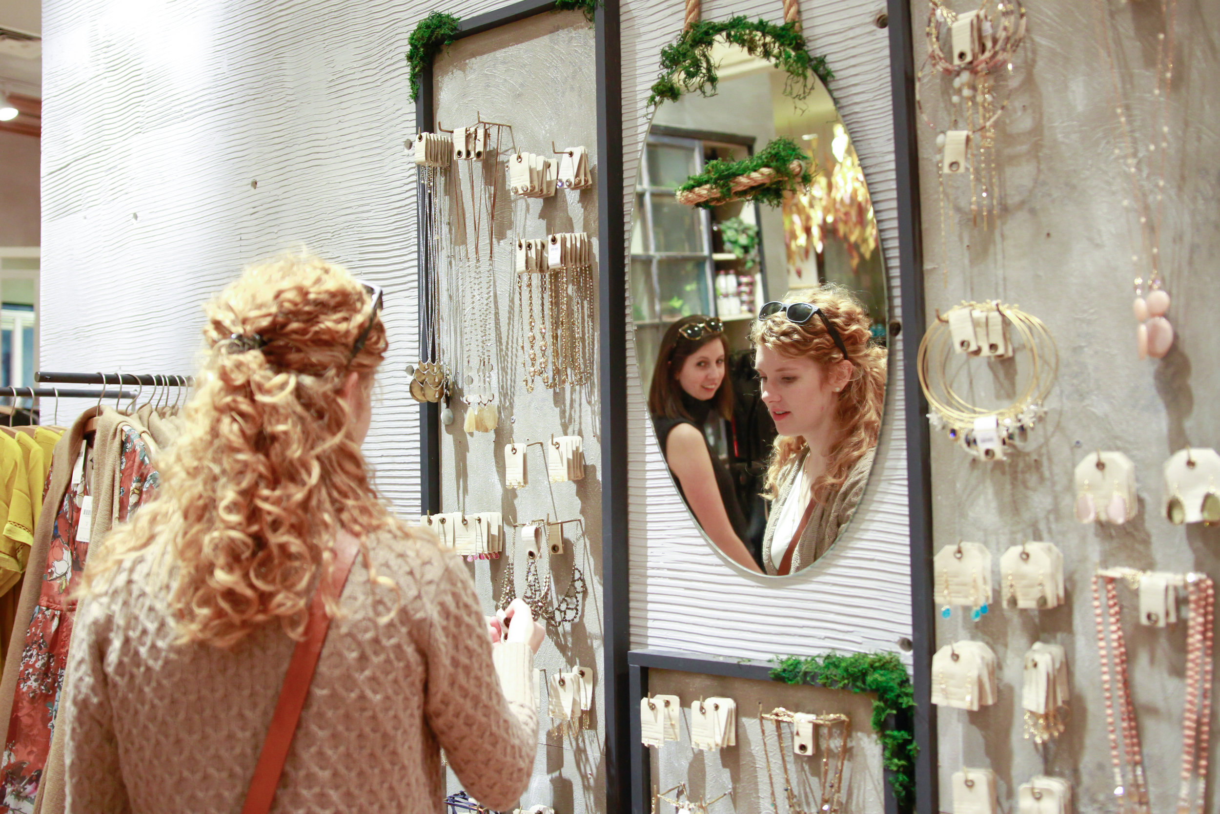 Anthropologie | Old Town Alexandria, Virginia | Maral Noori Photography | Fall Travel Blogger and Lifestyle Photographer