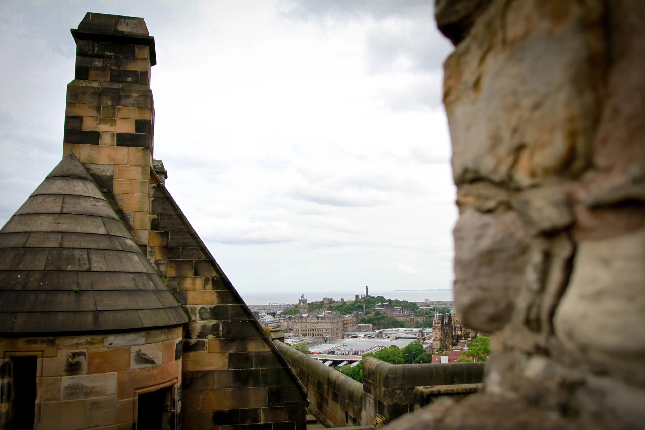 Travel Blogger | Edinburgh Scotland | Destination Elopement & Wedding Photographer | Travel Photography & Tips | Maral Noori Photography | Edinburgh Castle