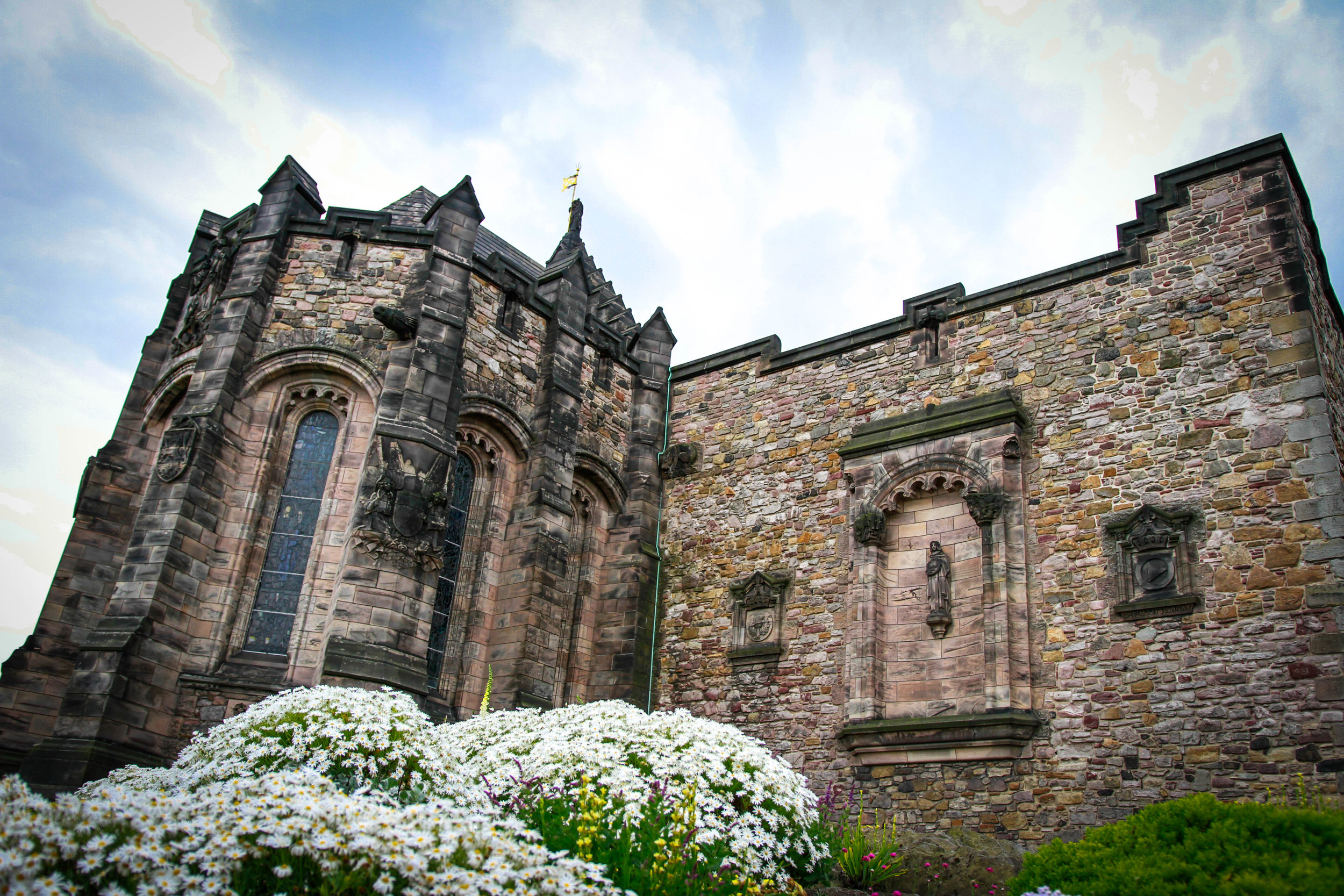 Travel Blogger | Edinburgh Scotland | Destination Elopement & Wedding Photographer | Travel Photography & Tips | Maral Noori Photography | Edinburgh Castle