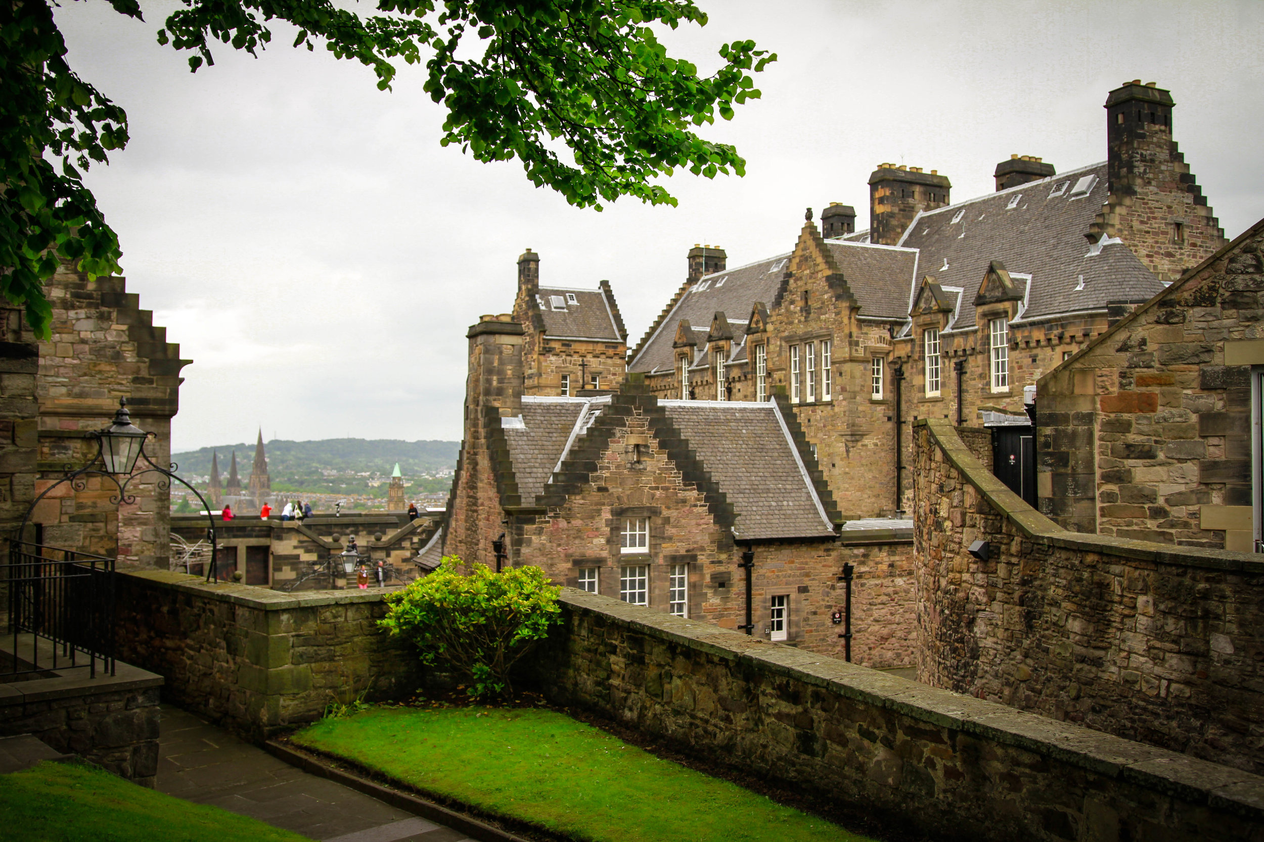 Travel Blogger | Edinburgh Scotland | Destination Elopement & Wedding Photographer | Travel Photography & Tips | Maral Noori Photography | Edinburgh Castle