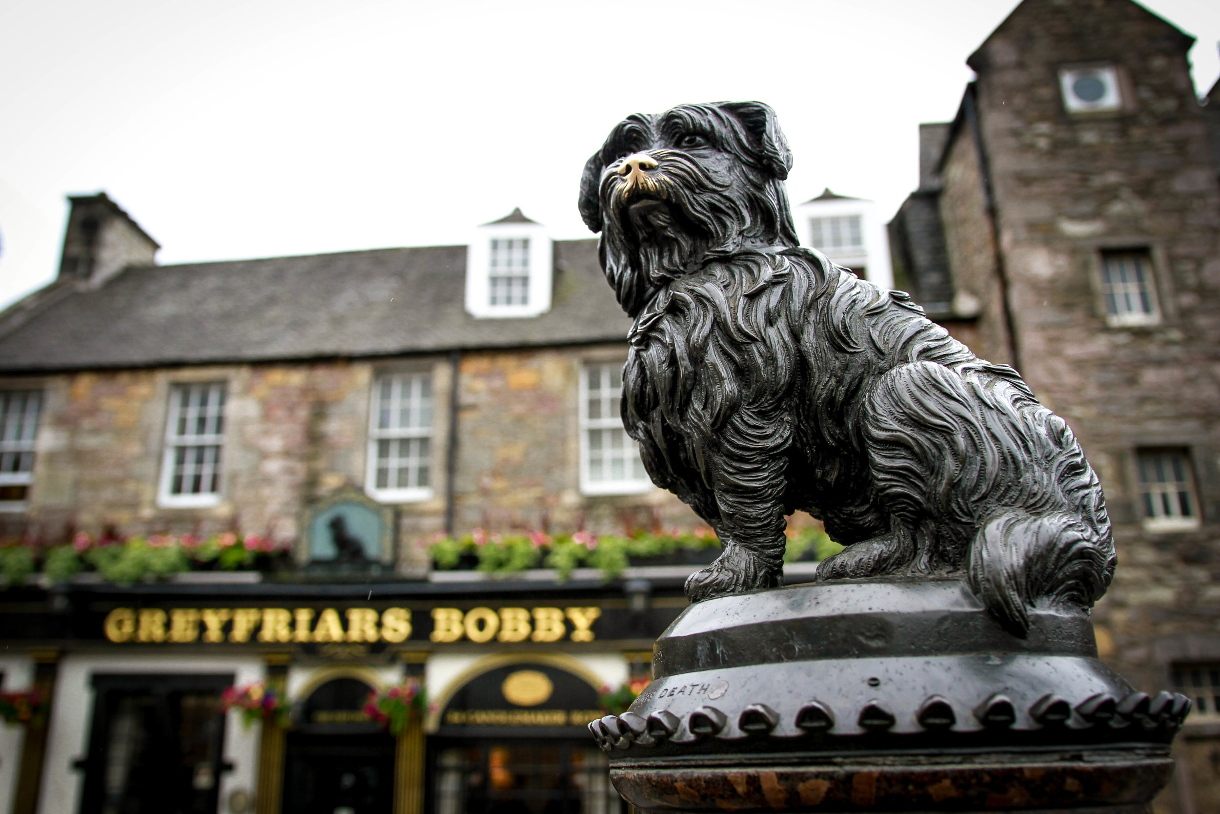 Travel Blogger | Edinburgh Scotland | Destination Elopement & Wedding Photographer | Travel Photography & Tips | Maral Noori Photography