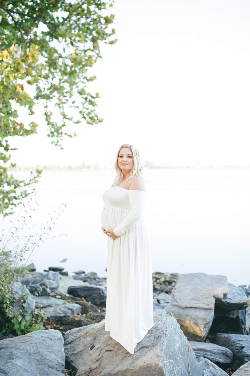 Alexandria Maternity Photographer | Maral Noori Photography | Fall Belle Haven Park