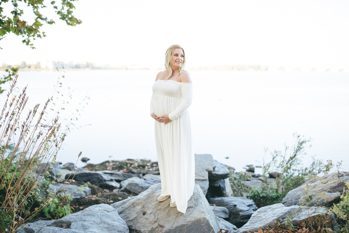 Alexandria Maternity Photographer | Maral Noori Photography | Fall Belle Haven Park