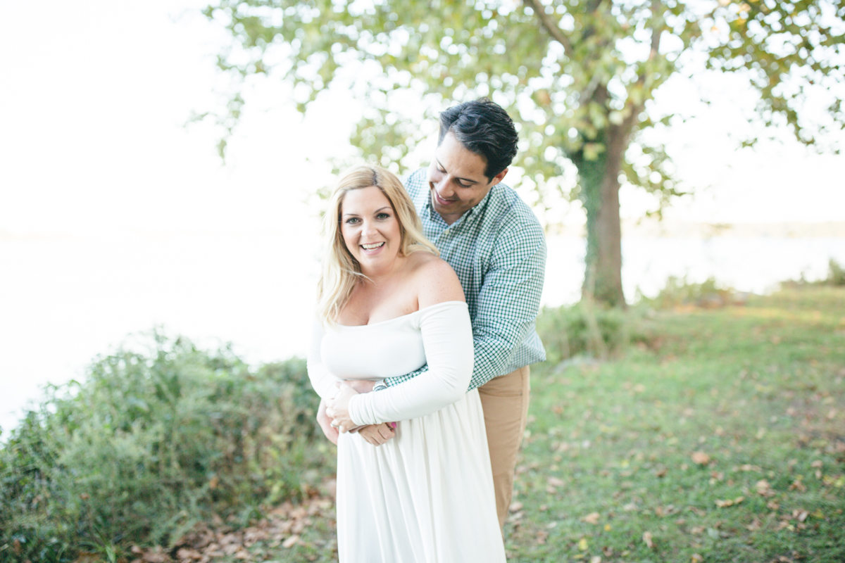 Alexandria Maternity Photographer | Maral Noori Photography | Fall Belle Haven Park