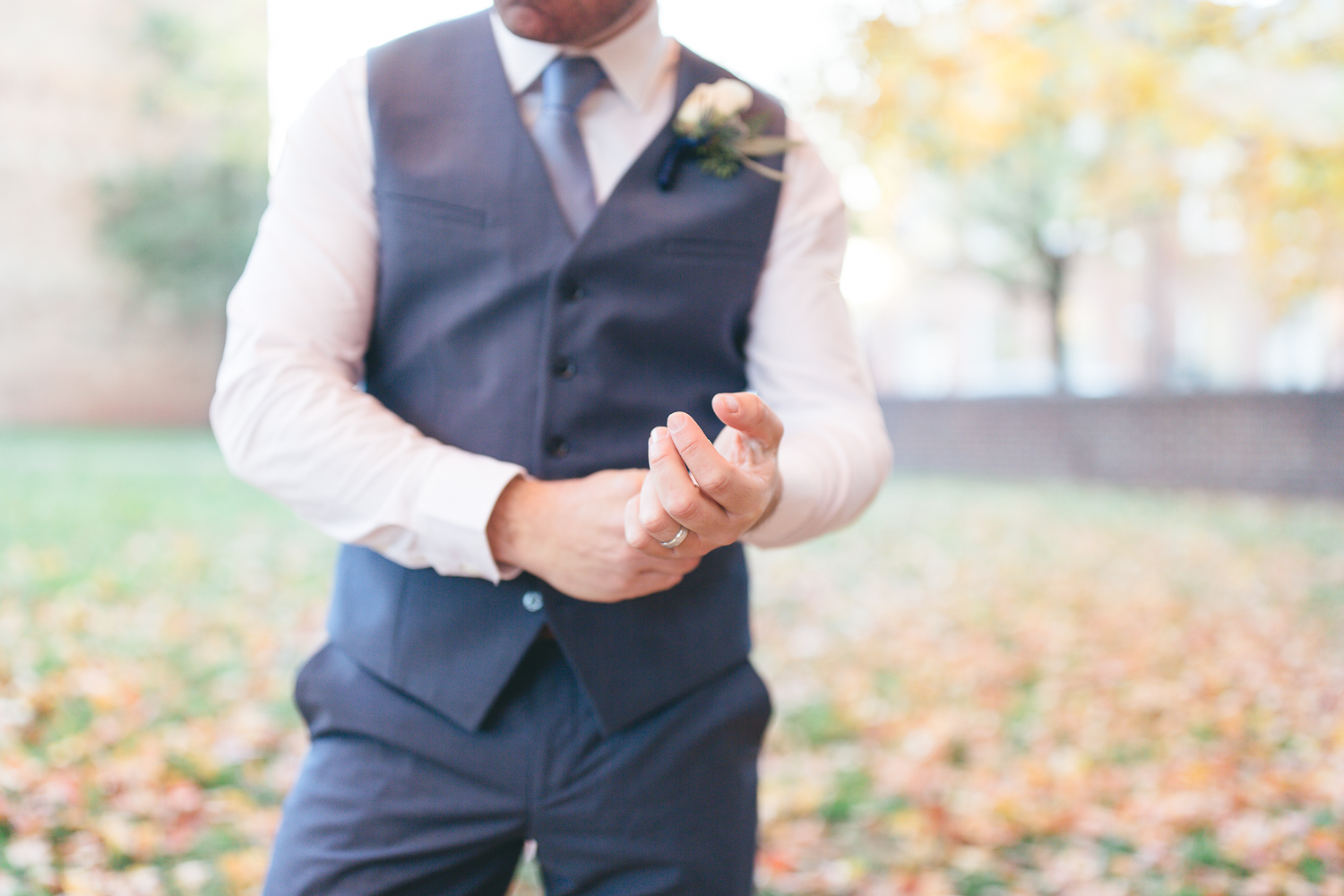 Carlyle House Elopement | Maral Noori Photography | Virginia Wedding Photographer | Fall Portraits