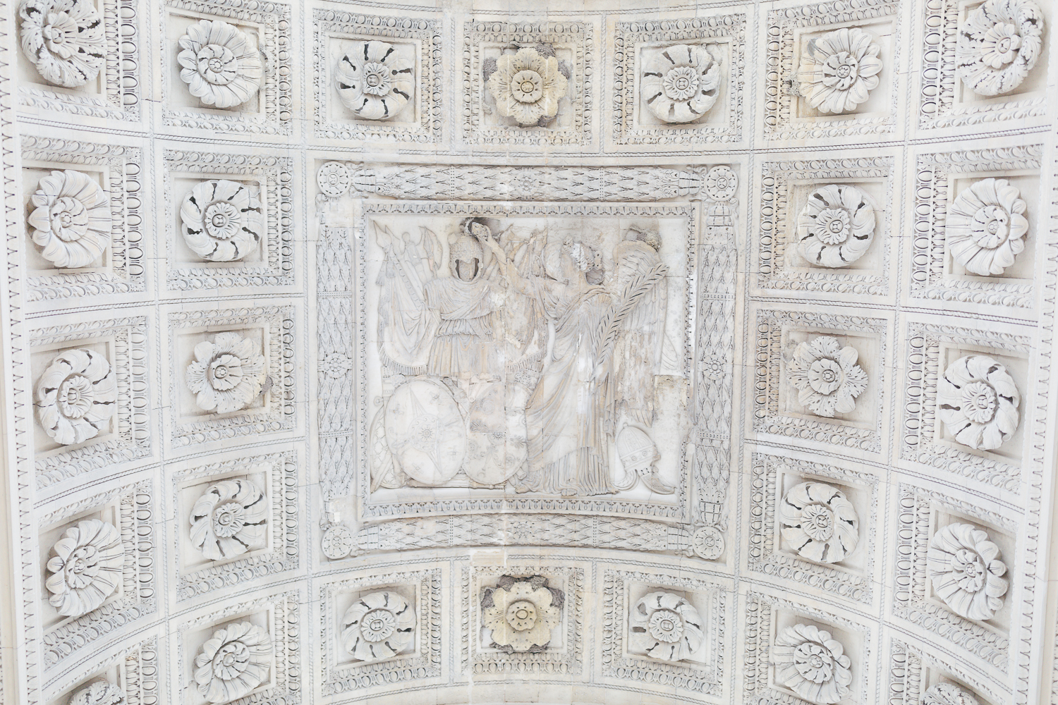 Paris, France Travel Blog | Tips | Tricks | Prints | Maral Noori Photography | Carrousel Arc de Triomphe