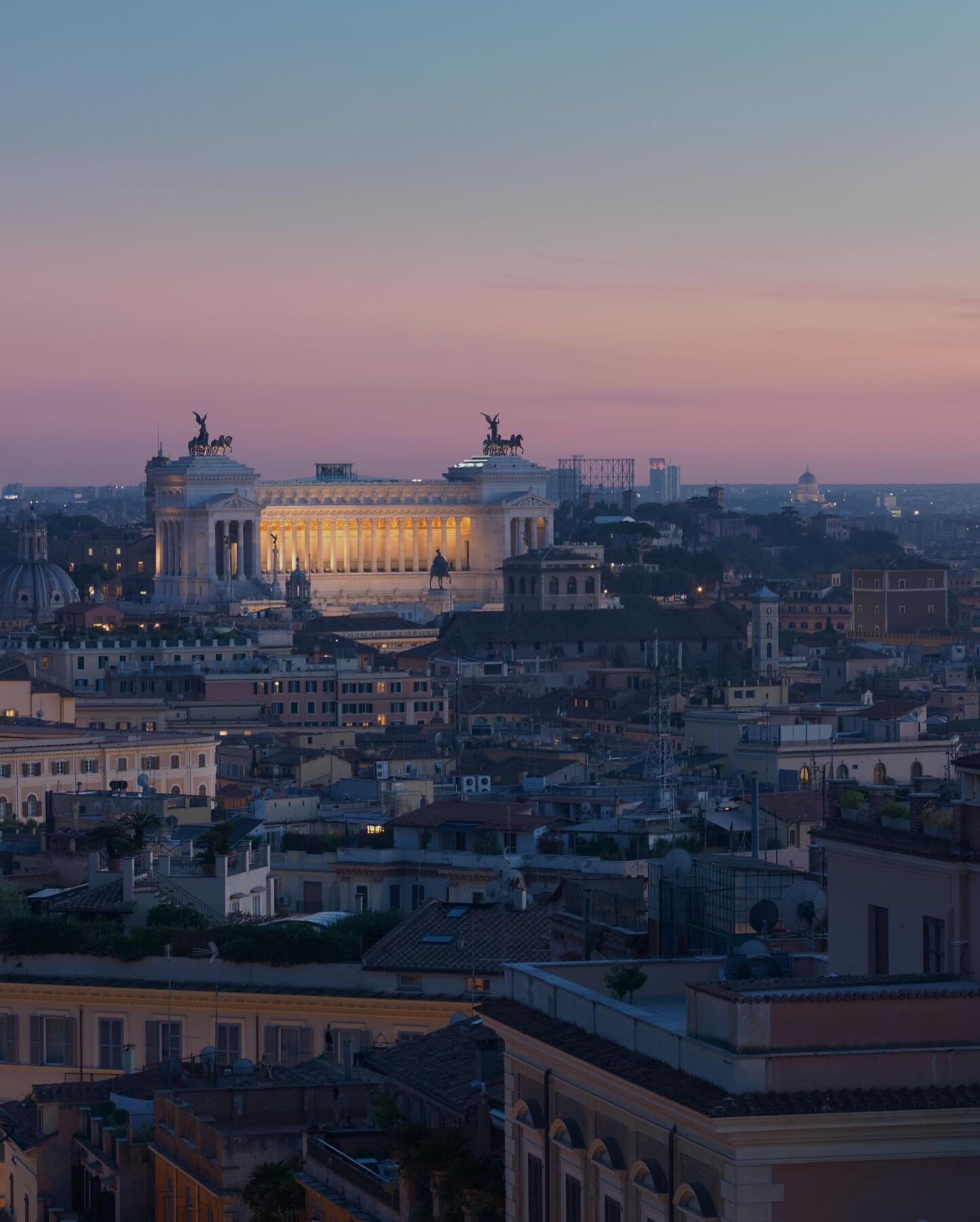 A harmonious blend of classic elegance and contemporary sophistication &mdash; @hoteledenrome is just steps away from the Spanish Steps and offers unparalleled views from its rooftop where to savour Rome&rsquo;s infinite beauty.
&ndash;
#TheLuxuryIns