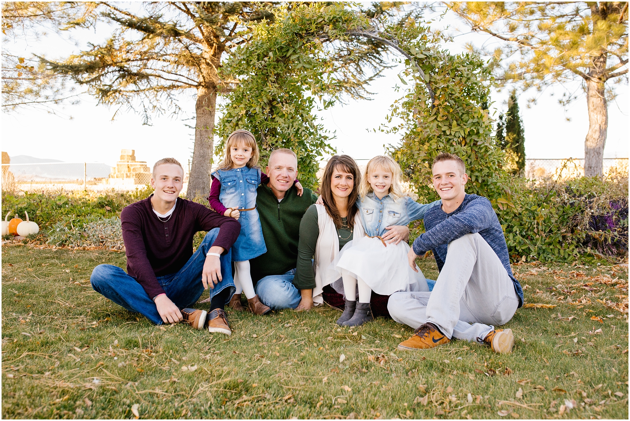 Lizzie-B-Imagery-Utah-Wedding-Photographer-Thanksgiving-Point-Payson-Temple_0094.jpg
