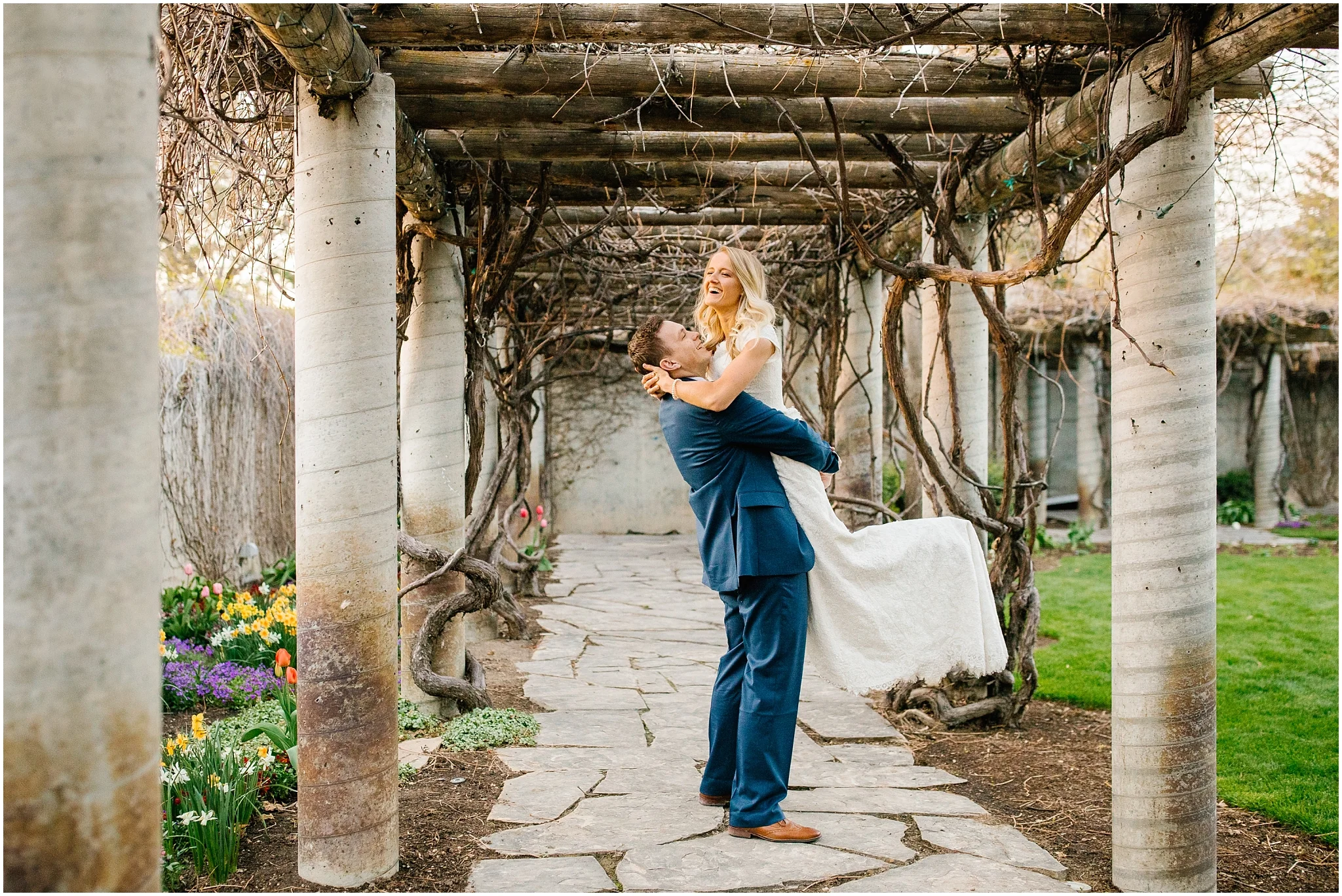 Lizzie-B-Imagery-Utah-Wedding-Photographer-Thanksgiving-Point-Payson-Temple_0024.jpg