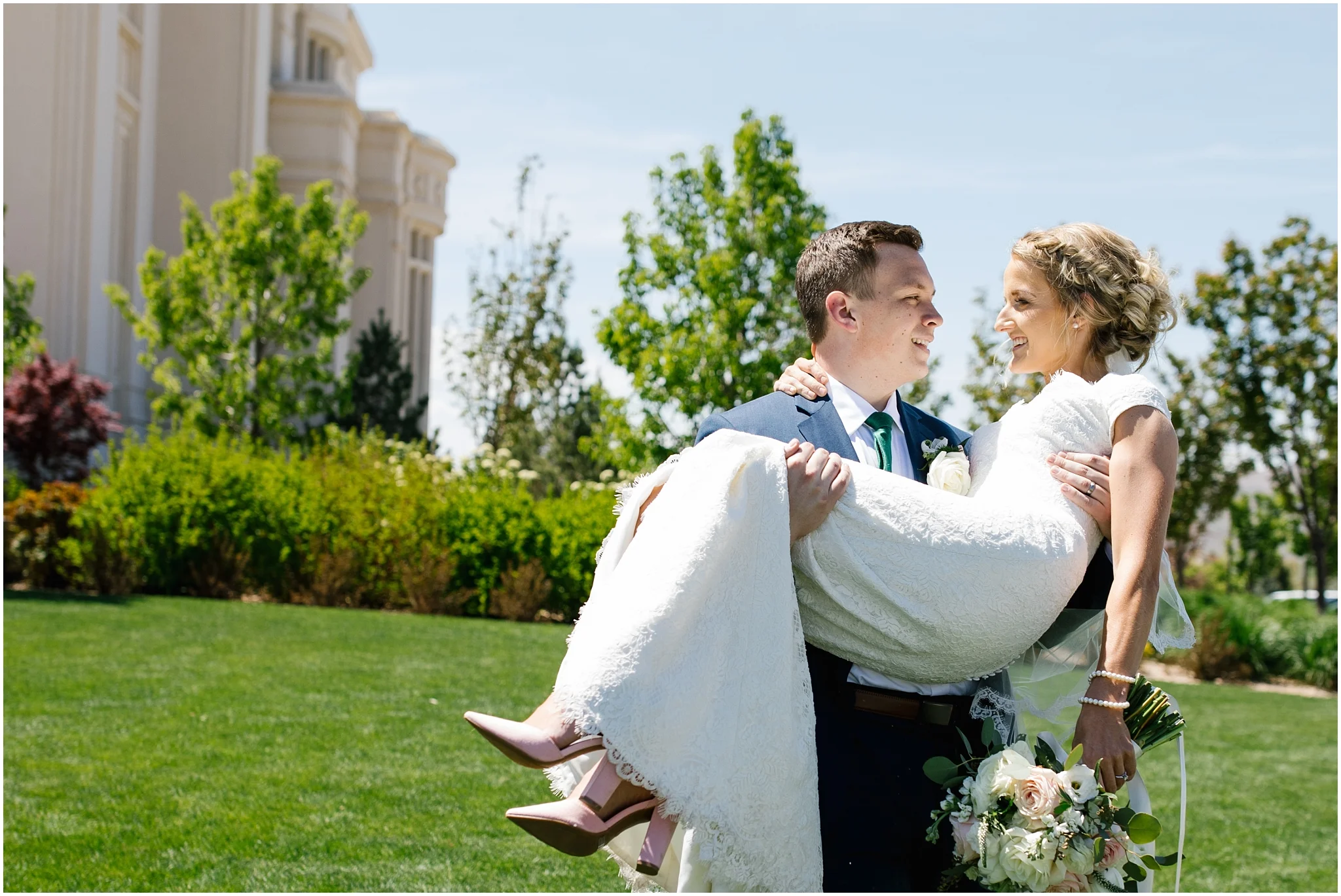 Lizzie-B-Imagery-Utah-Wedding-Photographer-Thanksgiving-Point-Payson-Temple_0057.jpg
