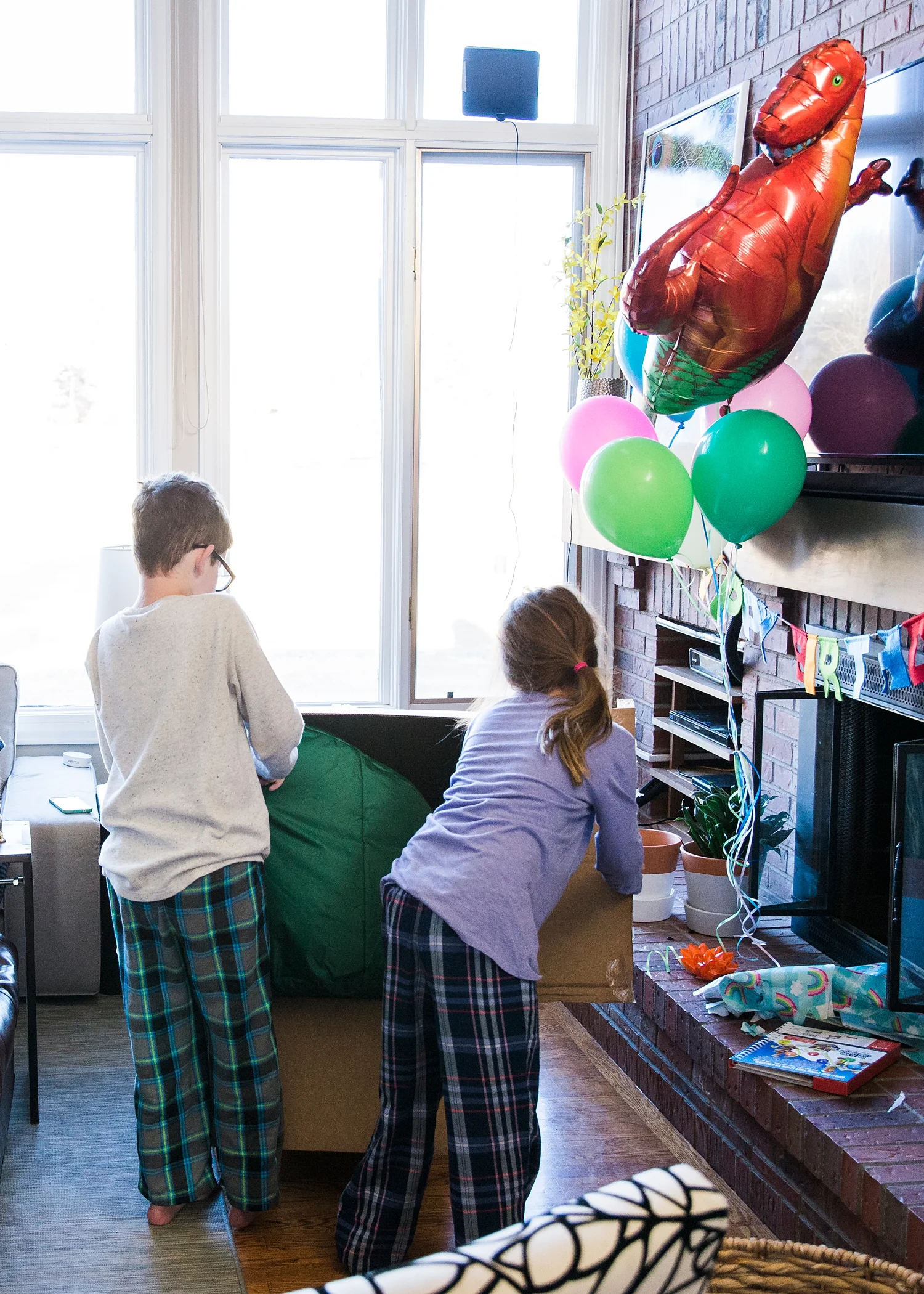 I love seeing examples of a day in the life of an unschooler! This is a photo diary from a week in the life! | Getting Unschooled is a family lifestyle blog about unschooling, over 40 style, and non-toxic beauty. Thanks for pinning :) 
