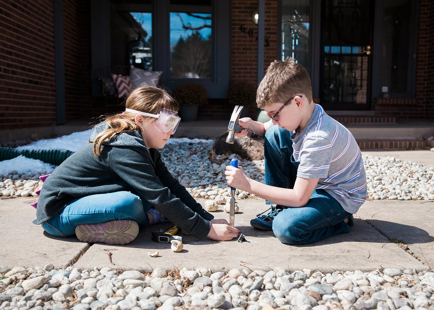 The kids broke open their geodes and then devoured the Everything Rocks and Minerals book that we ordered from Amazon. Come see what else we did in our latest Week in the Life of an Unschooler! 