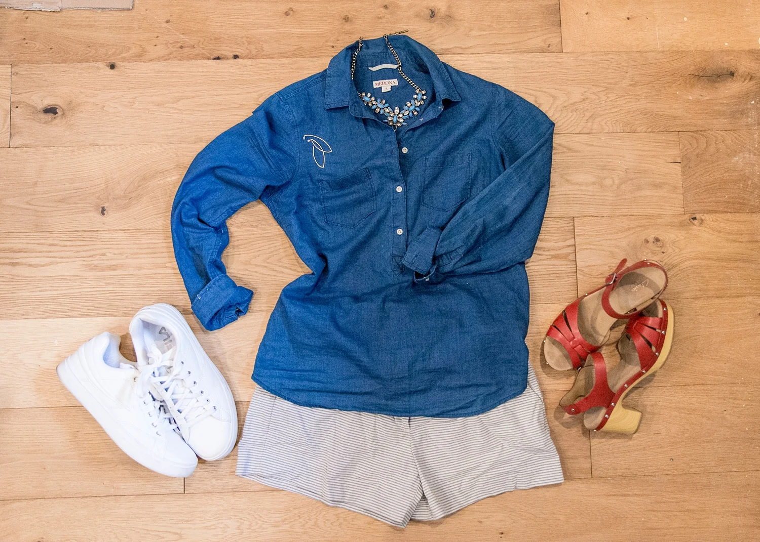 Spring Outfit Ideas for Women Over 40--love these looks!! More on the blog where she shopped her closet :) 