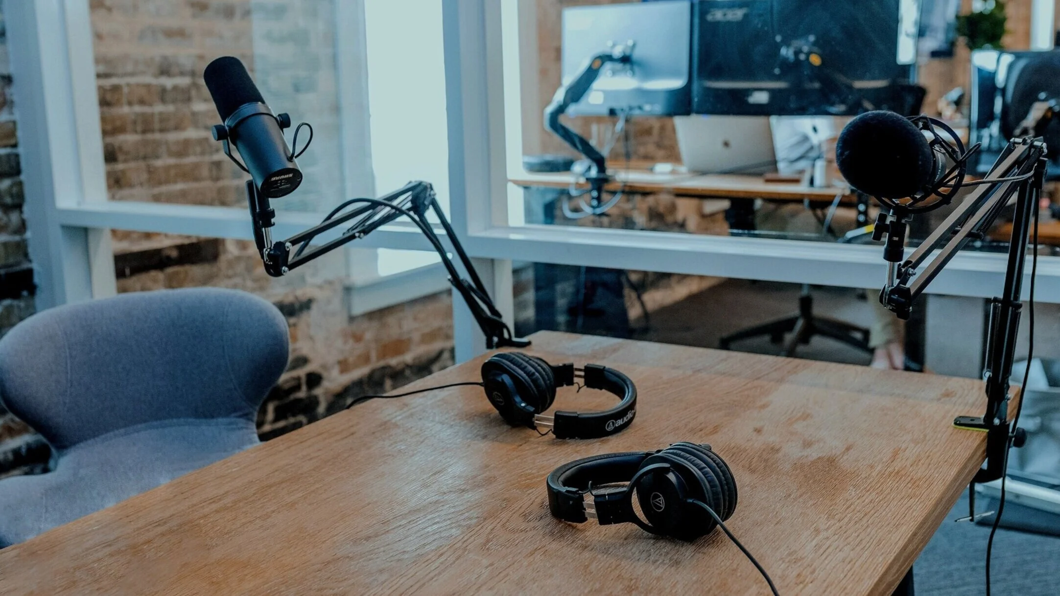 What are the defining characteristics of exceptional performers, in business and in life?