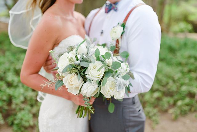 Bridal bouquet perfection by one of our favorite florists, @jeffalencastre !
